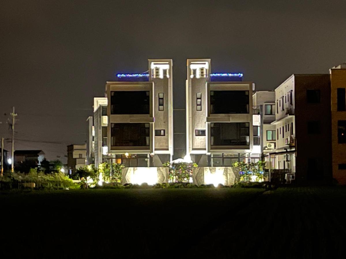 方興top會館 全新包棟電梯民宿 Sanxing Esterno foto